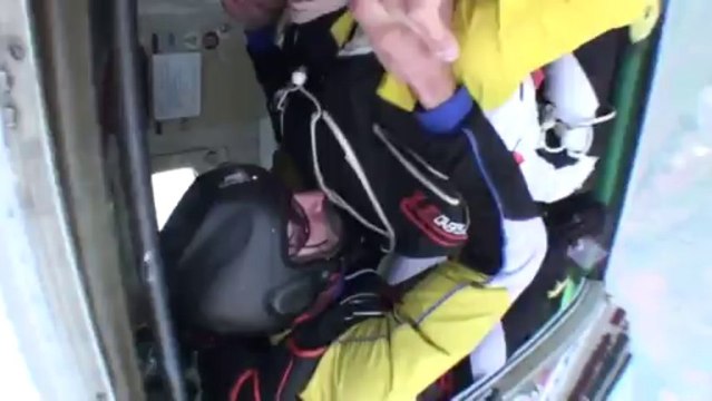 PARACHUTISME - CHAMPIONNATS DE FRANCE VICHY 2013 – Freefly « Les Voyous Genoble Corbas Saut1»- 9aout13.wmv