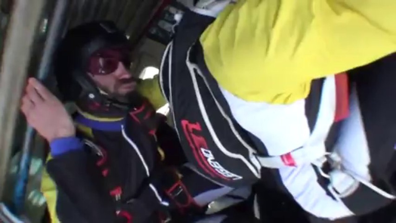 PARACHUTISME - CHAMPIONNATS DE FRANCE VICHY 2013 – Freefly « Les Voyous Genoble Corbas Saut2»- 9aout13.wmv