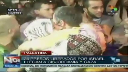 26 palestinos liberados al tiempo que se reanudan los diálogos de paz