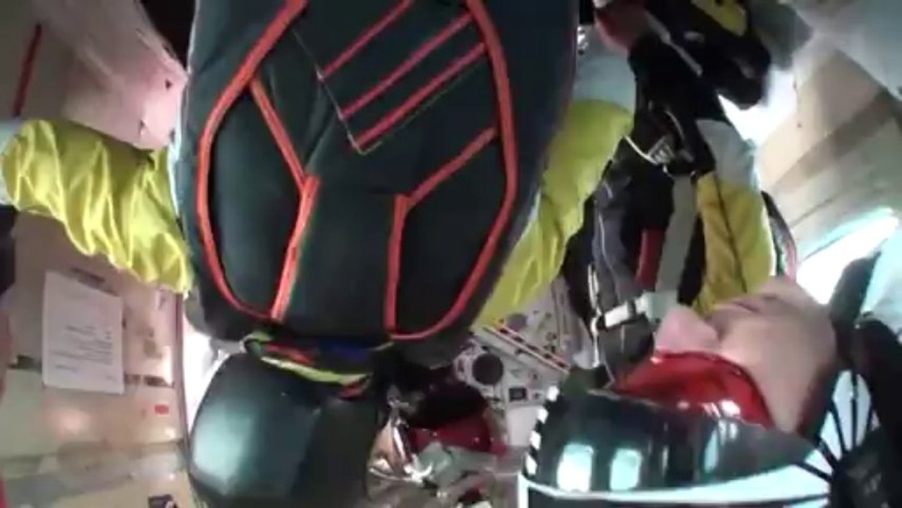 PARACHUTISME - CHAMPIONNATS DE FRANCE VICHY 2013 – Freestyle « Figure2Style Perros Vannes Saut5»- 9aout13.wmv