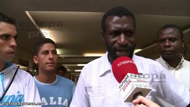 Nigerianos se concentran para pedir 'papeles'