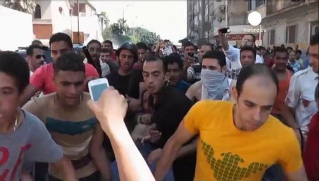 Violenze in tutto il paese. Egitto nel caos