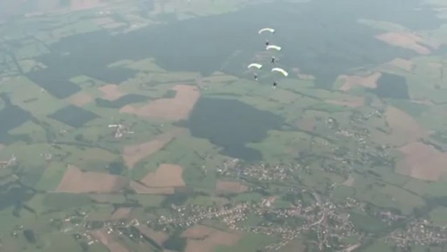 PARACHUTISME - CHAMPIONNATS DE FRANCE VICHY 2013 – VC4 « Anger Saumur Tours Pays de la Loire Saut 1»- 9aout13
