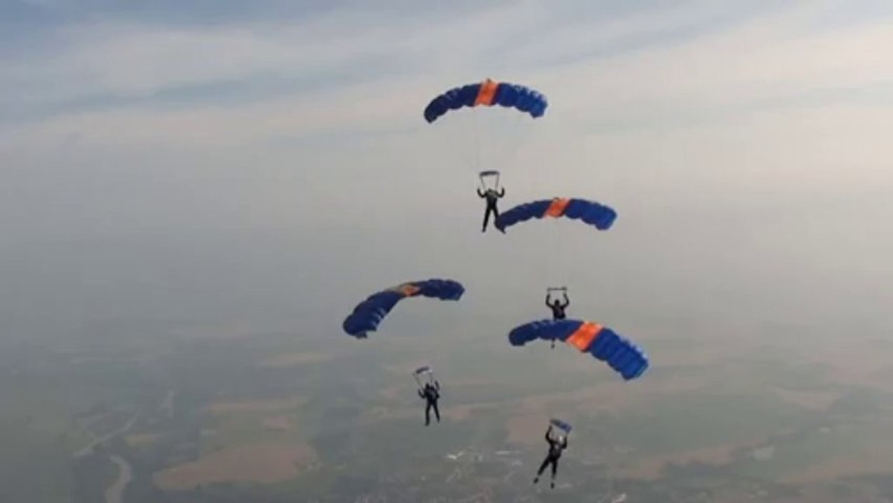 PARACHUTISME - CHAMPIONNATS DE FRANCE VICHY 2013 – VC4 « PC Indre Besançon Saut1»- 9aout13