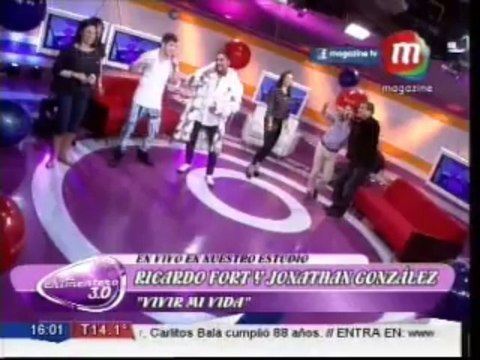 Momento musical en El Chimentero, Ricardo Fort cantó La Pollera Amarilla y Vivir la Vida junto a Jonathan Gonzalez