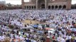 Muslims gathered for Namaz at the largest Mosque in India - Jama Masjid