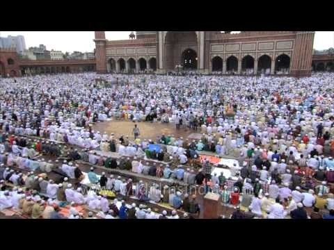 Muslims gathered for Namaz at the largest Mosque in India - Jama Masjid