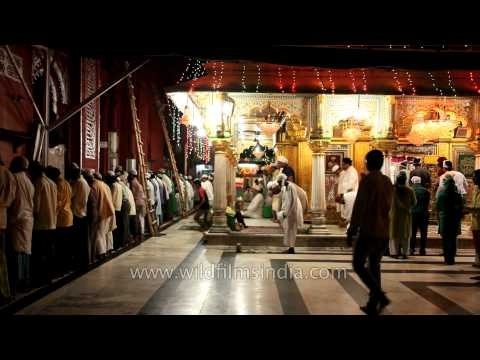 Nmaz at the Sufi shrine - Nizamuddin Dargah