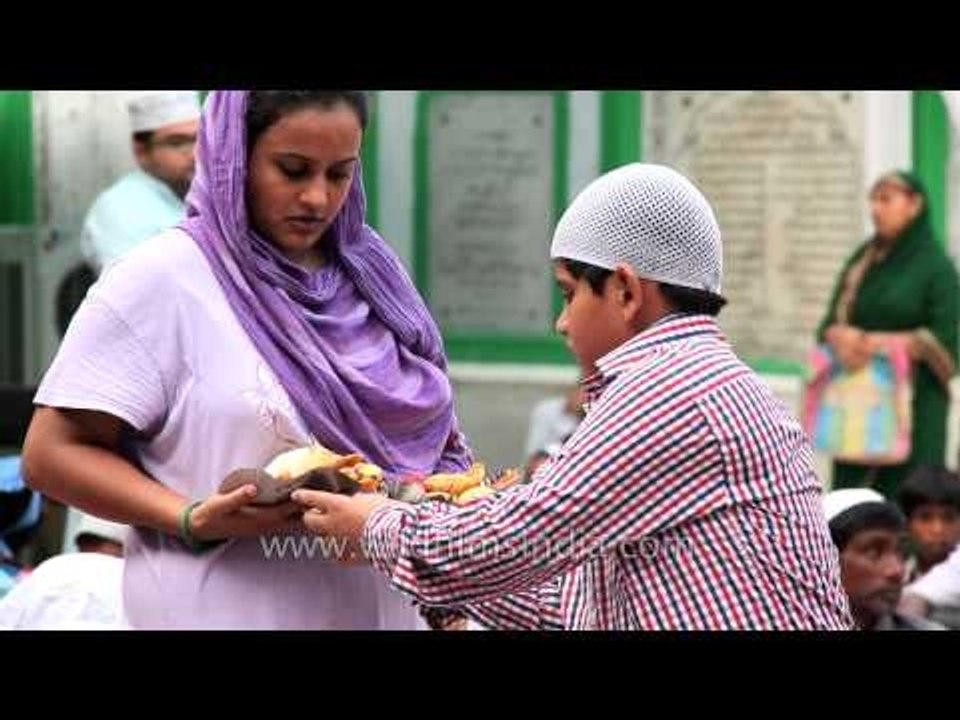 Iftar plates being served to devotees at Nizamuddin Dargah, Delhi