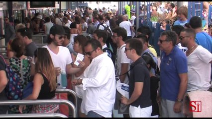 Napoli - Con il Ferragosto torna la ressa al Molo Beverello (14.08.13)