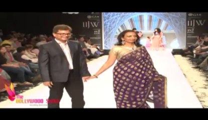 Kunwar Amar & Charlie walk Ramp at IIJW