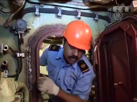 В Мумбаи ищут экипаж на затонувшей подлодке