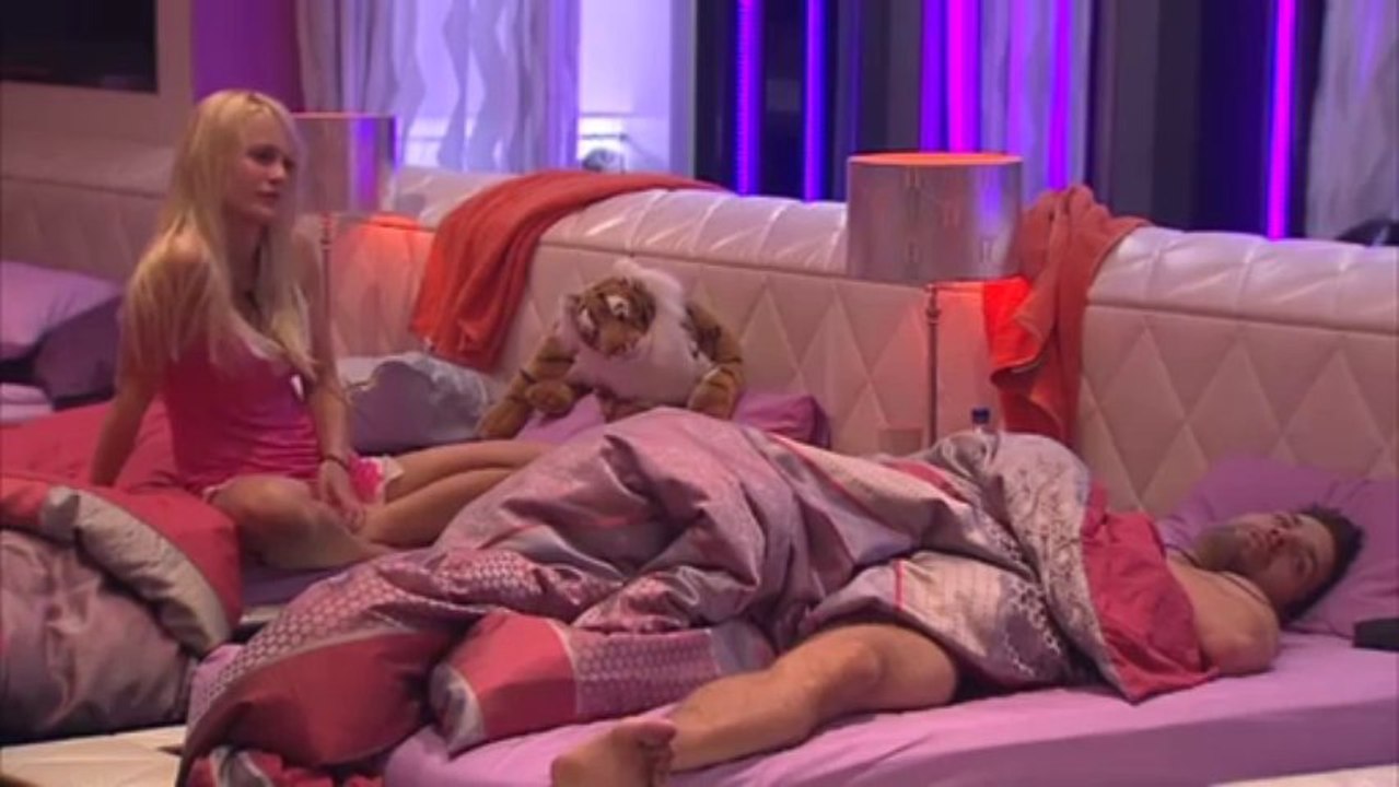Jade Kissed A Girl And She Liked It