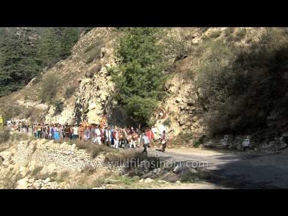 Gangotri Dham: Devotees carry the idol of Giddess Durga in a procession