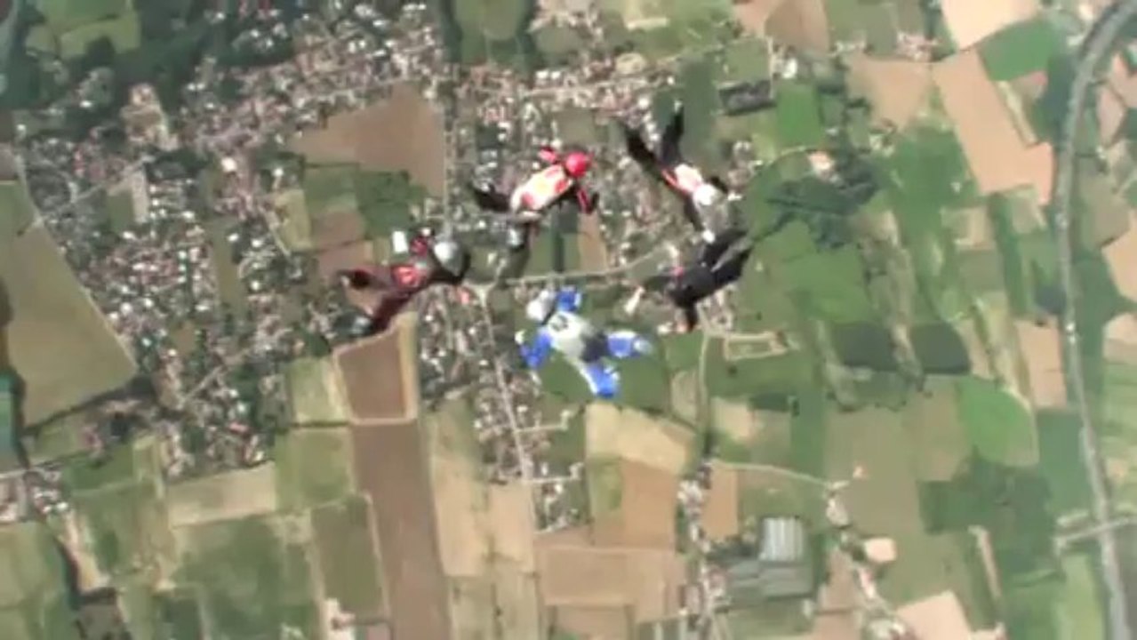 PARACHUTISME – RASSEMBLEMENT FEMININ NATIONAL 2013 : "Vol Relatif -saut 1"