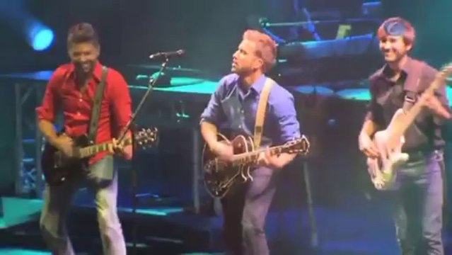 Pablo Alborán emociona en Cap Roig con la potencia y dulzura de su voz