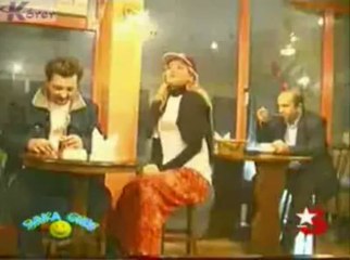 Etek Düştü Kız Çıplak Kaldı Şakası