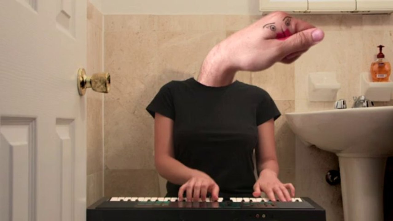 THUMB-JAW sings Shakira