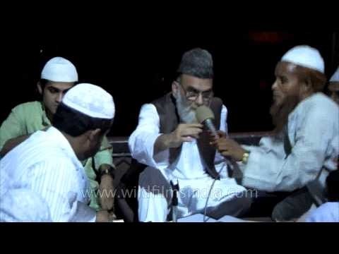 Mufti at Delhi Jama Masjid making announcement of Eid Al Fitr