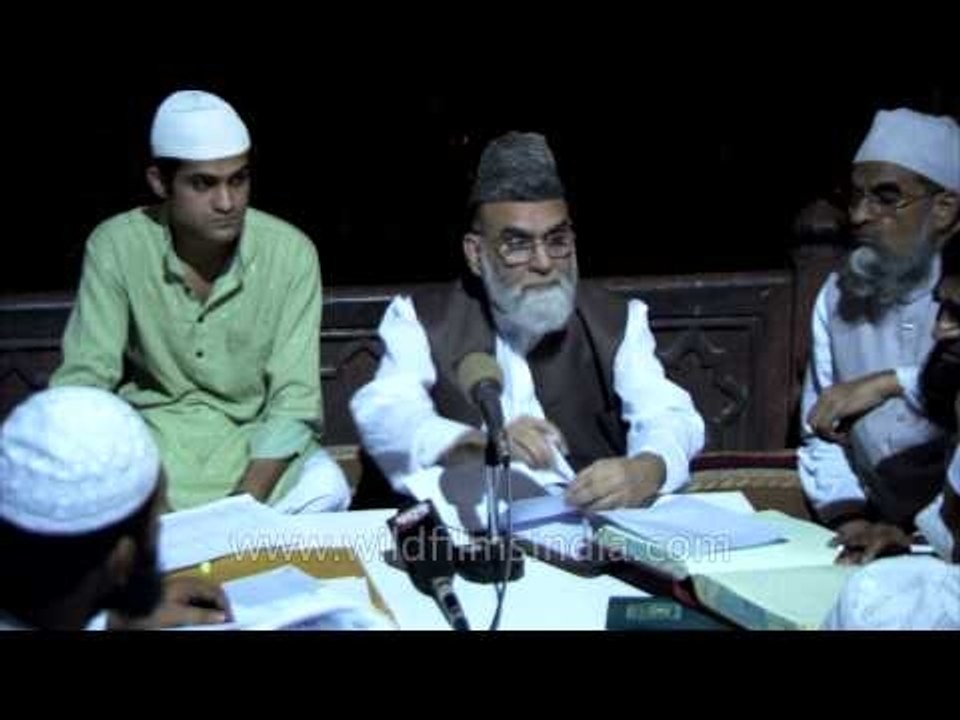 Shahi Imam of  Jama masjid confirming the moon sighting of Eid al- Fitr