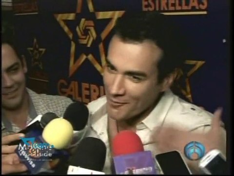 David Zepeda @davidzepeda1 muy feliz con su primer disco y primera firma de autógrafos