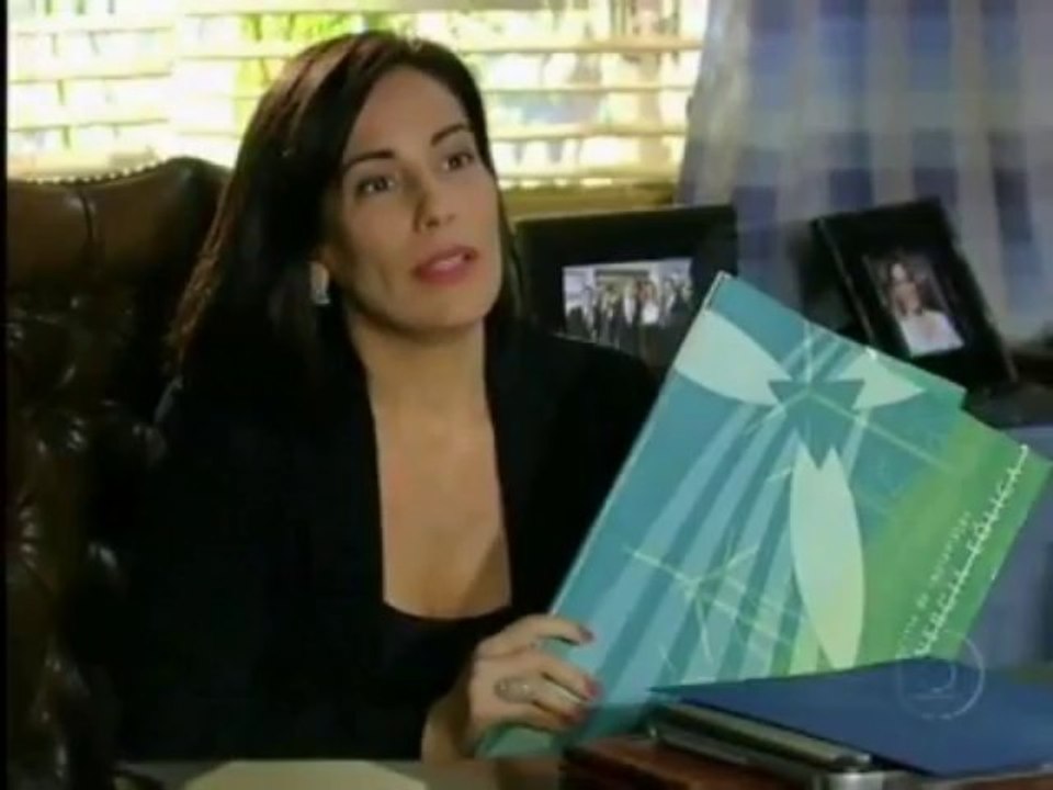 Insensato Coração - Norma ameaça mandar Léo para a cadeia caso ele não trabalhe para ela