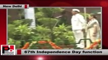 Sonia Gandhi hoists tricolour at AICC office on 67th Independence day
