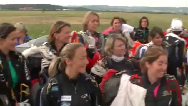 PARACHUTISME – RASSEMBLEMENT FEMININ NATIONAL 2013 : Atterrissage grande formation