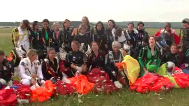 PARACHUTISME – RASSEMBLEMENT FEMININ NATIONAL 2013 : La grande formation du RNF 2013 suite