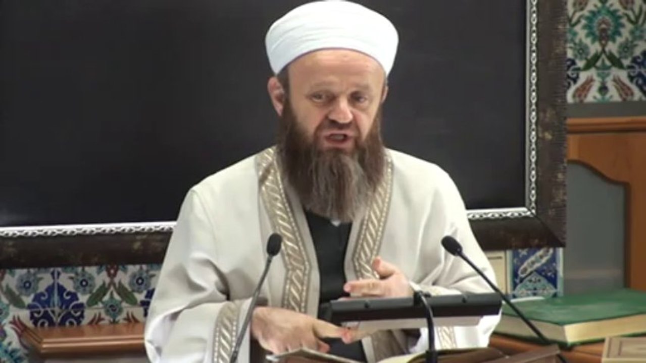 ali ülvi üzünlar hoca....efendı ibadetın tam kenarında duran bir kısım insandanlar kımler 1