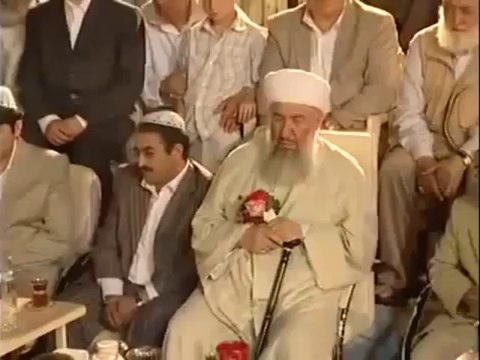 Serdar Tuncer, menzil'de gavs dedikleri sahte ilaha şiir okuyor, önünde eğiliyor!!