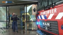 Verslaggever Arnoud Bodde doet verslag van ingestort dak in Winschoten - RTV Noord