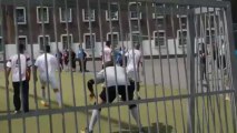 Rencontre de football à la prison de Mons entre professionnels et détenus. Eric Ghislain