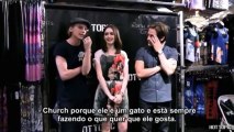 Elenco de Os Instrumentos Mortais responde perguntas na Hot Topic