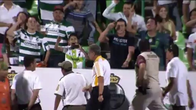 El Tuca Ferretti, espulso per gestacci ai tifosi - Liga MX