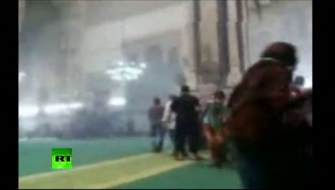 Manifestants Egyptiens réfugiés dans une mosquée - Emeutes au Caires 2013