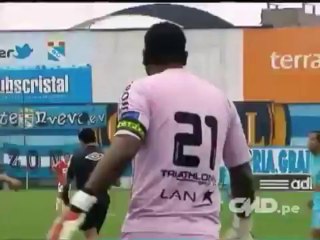 La boulette du gardien Chiquito Flores sous tous les angles