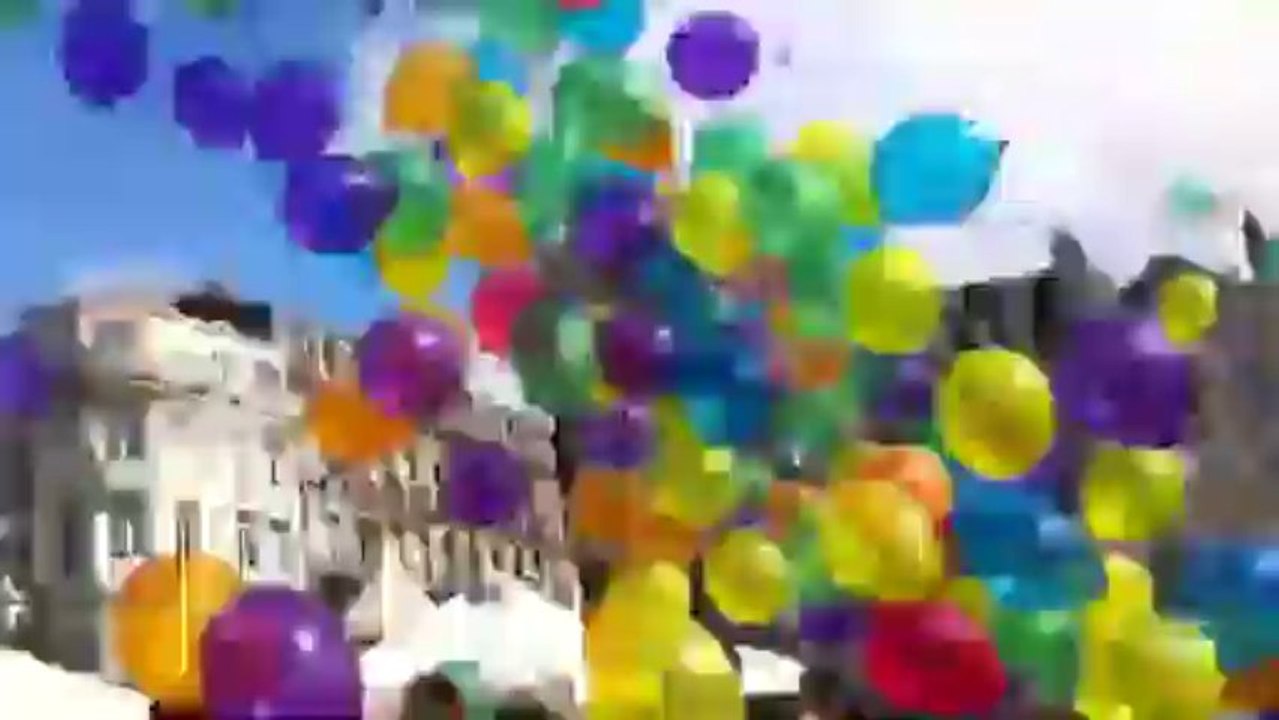 Lâcher de ballons sur la plage de l'hôtel de ville de Saint-Quentin.