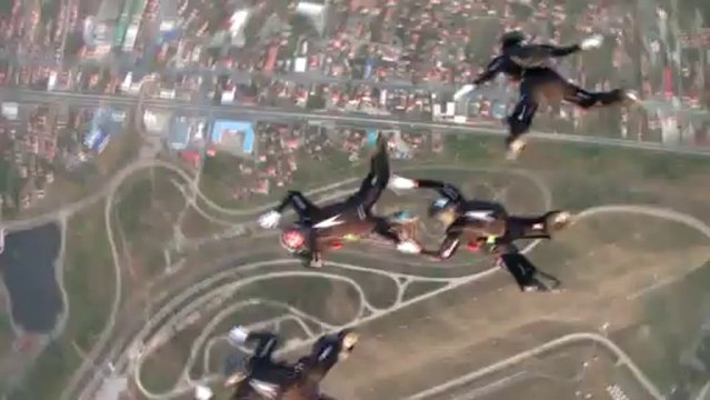 PARACHUTISME-CHAMPIONNAT EUROPE COUPE MONDE BOSNIE 2013 : VR4 Féminin Saut 8 ©FAI