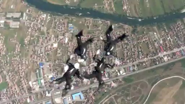 PARACHUTISME-CHAMPIONNAT EUROPE COUPE MONDE BOSNIE 2013 : VR4 Open Saut 6 ©FAI