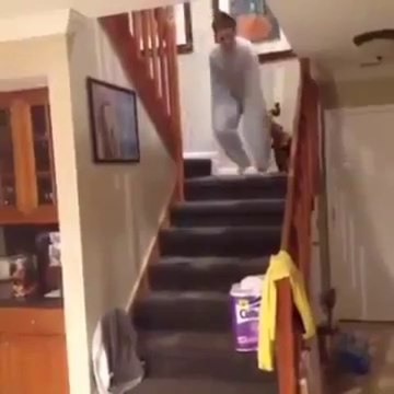 Voici PYJAMA-MAN!!! Un bon pantalon de pyjama géant, quelle classe!!