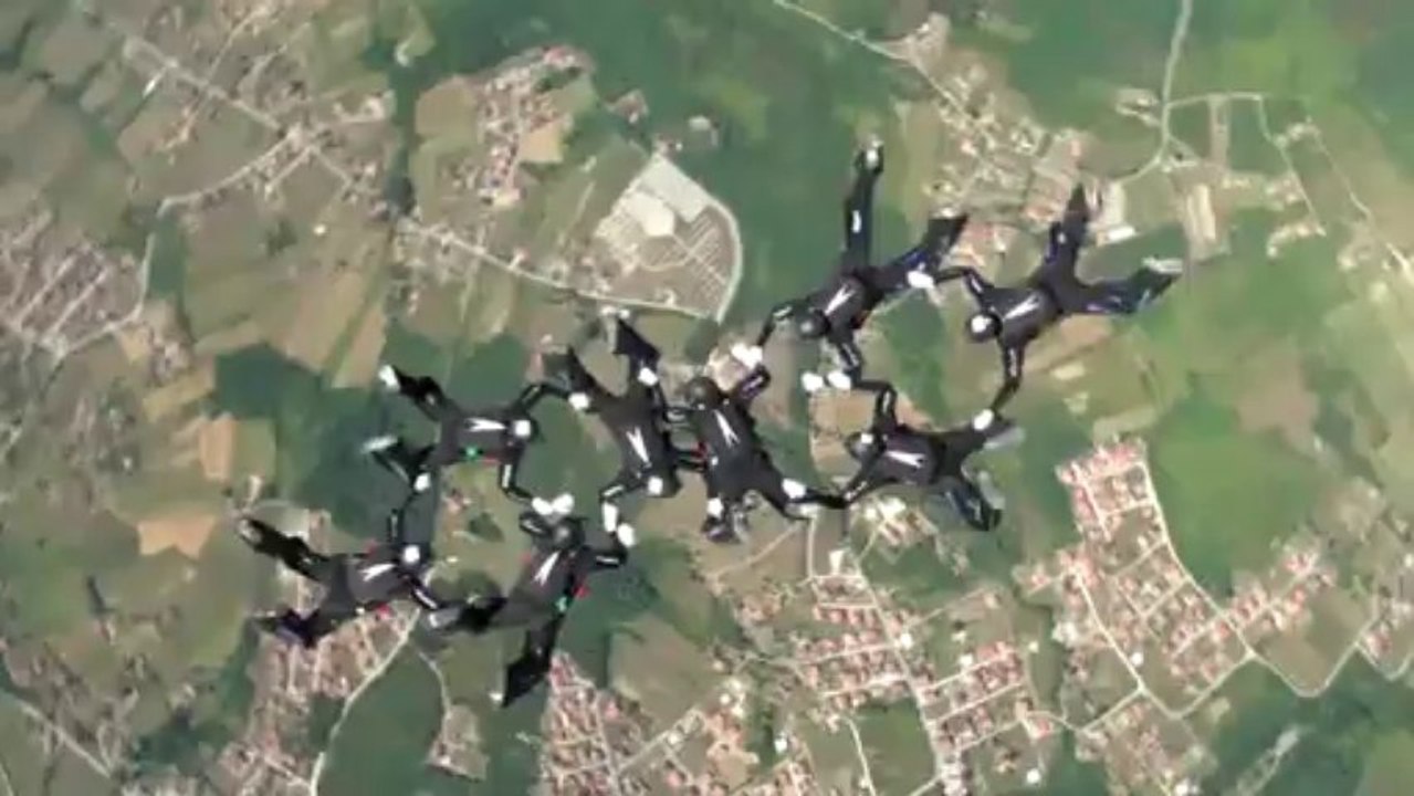 PARACHUTISME-CHAMPIONNAT EUROPE COUPE MONDE BOSNIE 2013 : "VR8 Equipe 1 Saut 7" ©FAI