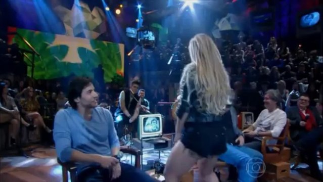 Valesca Popozuda seduz Michel Teló e Luan Santana