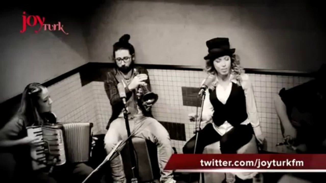 Burcu Güneş & Eflatun - Oflaya Oflaya