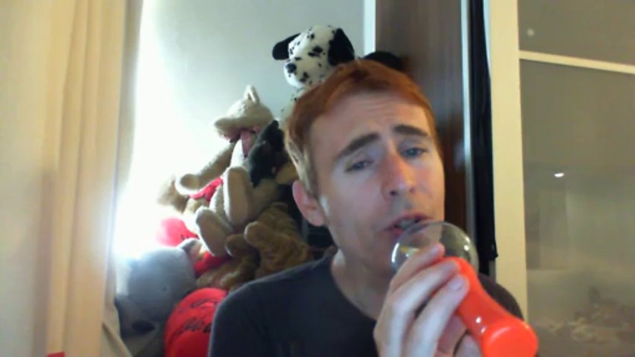 Wiwi égratigne "l'enfermement" d'Izarry