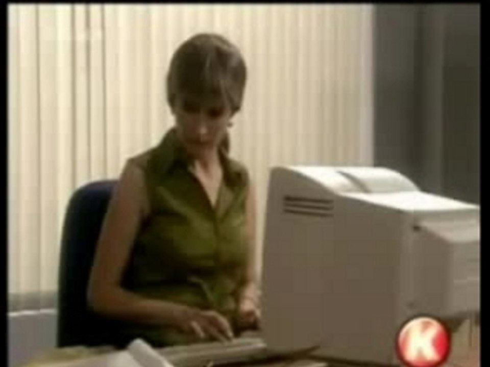 une secretaire bien blonde