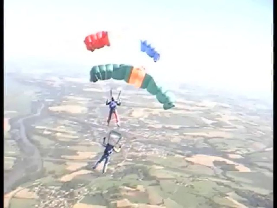 PARACHUTISME - CHAMPIONNATS DE FRANCE VICHY 2013 - VC2 « Armée de L’air Avenir Saut6»- 10aout13