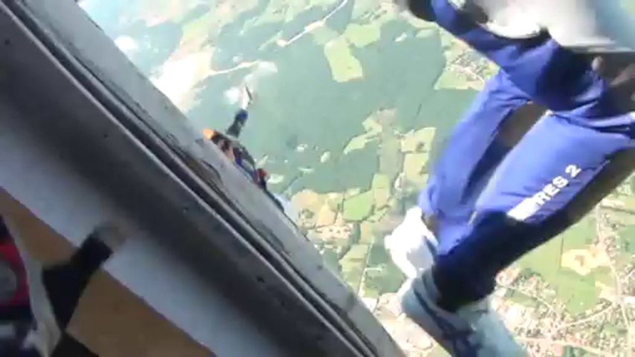 PARACHUTISME - CHAMPIONNATS DE FRANCE VICHY 2013 - VC2 « France B Saut  7»- 11aout13