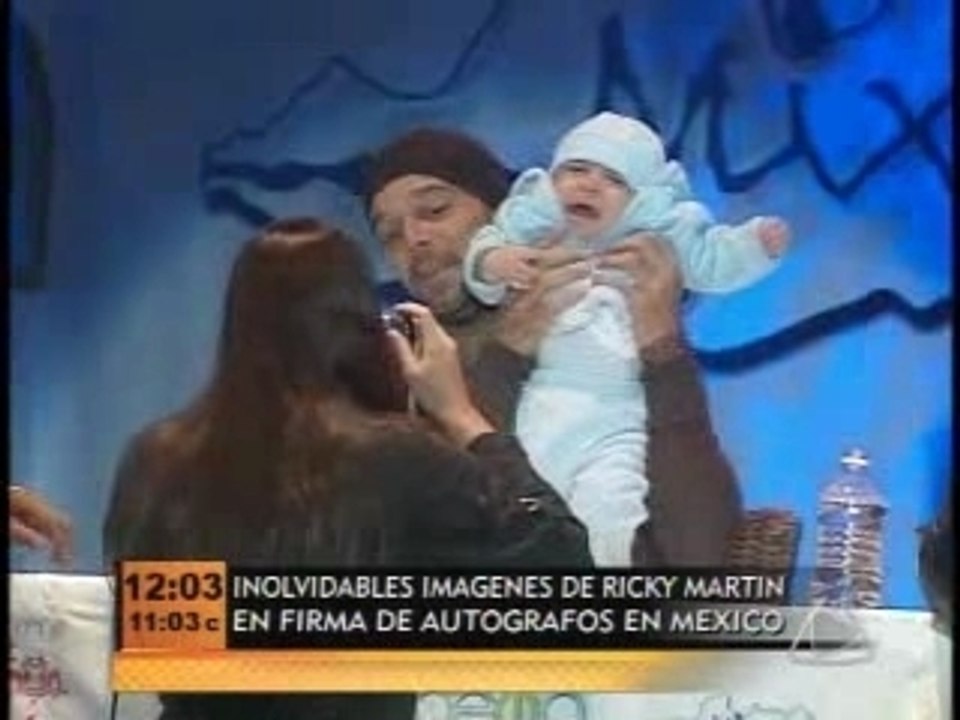 061107_ricky_martin_mexico_300