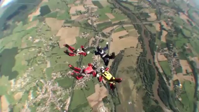 PARACHUTISME - CHAMPIONNATS DE FRANCE VICHY 2013 - VR4 «Le 4 Crétins Fly Zone Clermont Saut7»- 11aout13